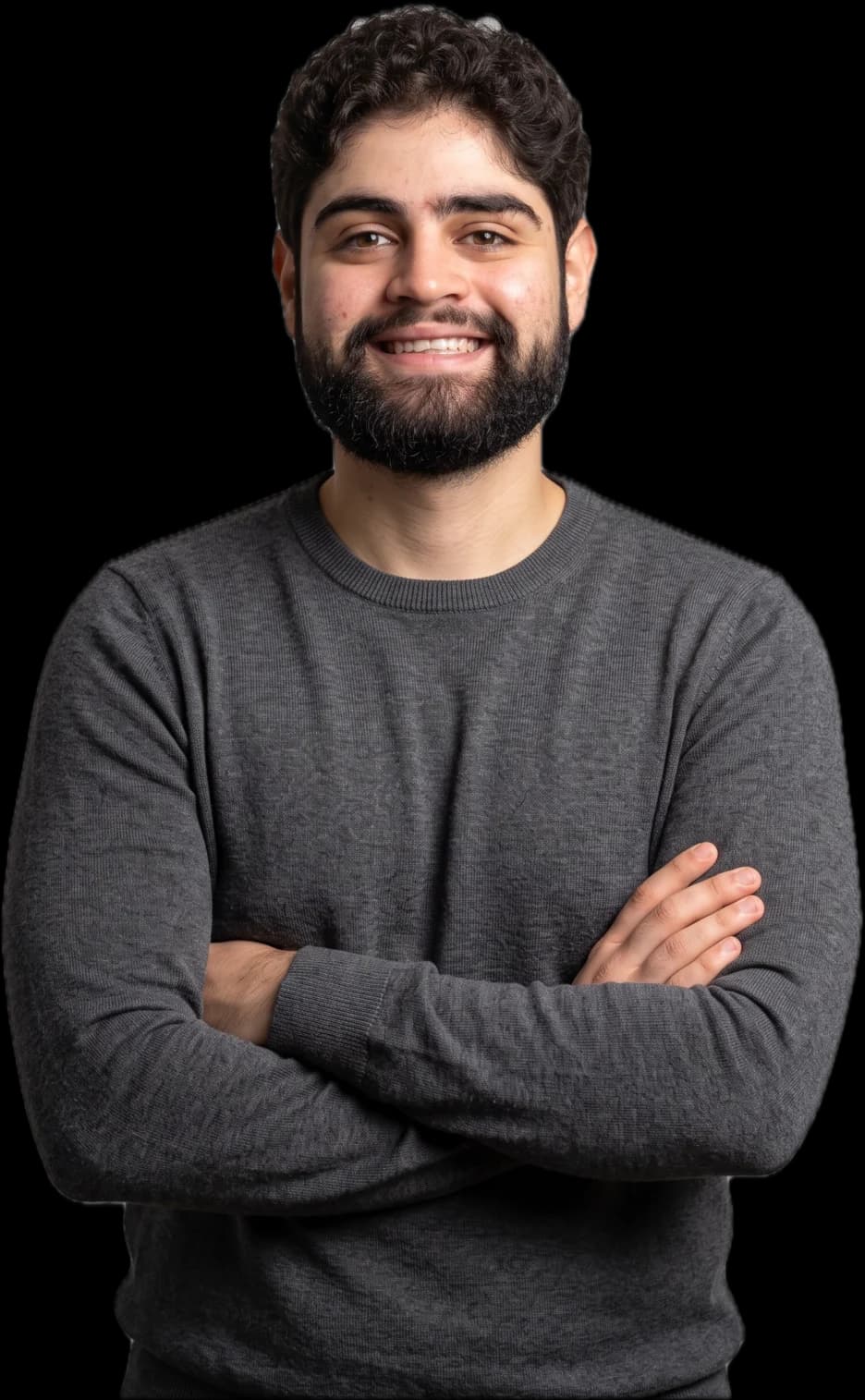 Alexandre Jaques, de braços cruzados, sorrindo para a câmera